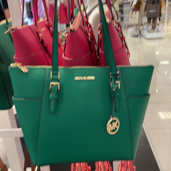 MICHAEL KORS Charlotte Large Leather Top-Zip Tote
Palmetto Green - Picture 5 of 15